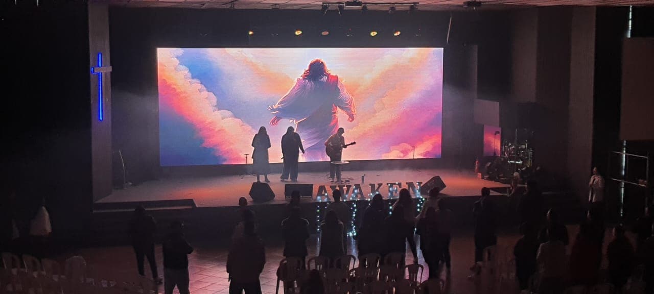 Painel LED indoor para igreja