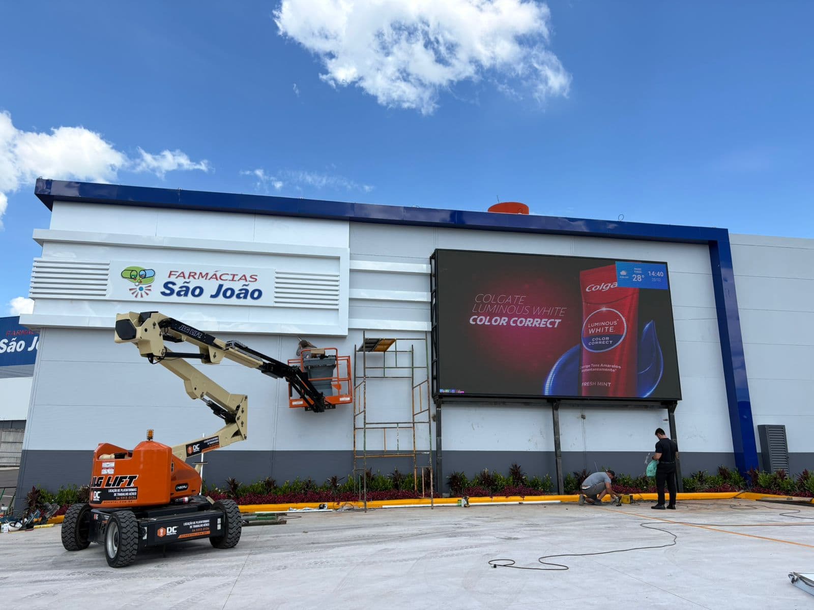 Painel LED outdoor instalado