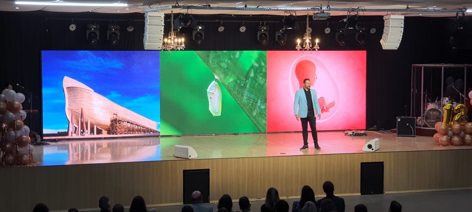 Painel de LED indoor em igreja